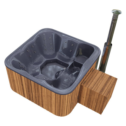Hot Tub mit Hydrodüsen, Luftdüsen, LED-Beleuchtung, Filter, Schornstein, Holzverkleidung und grauer Innenwanne auf weißem Hintergrund