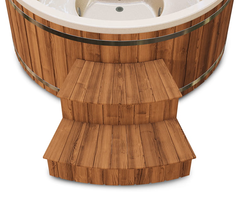 Vollständig verkleidete hot tub-Stufen mit einem hölzernen hot tub auf weißem Hintergrund